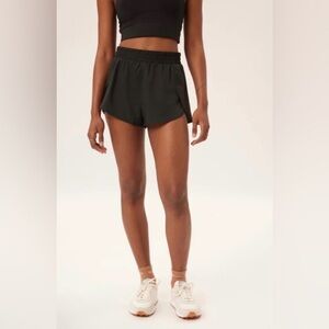 GIRLFRIEND COLLECTIVE Black Trail Short (L)